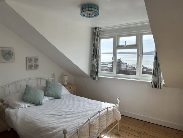 3 bedrooms, iron/ironing board, travel cot, free WiFi