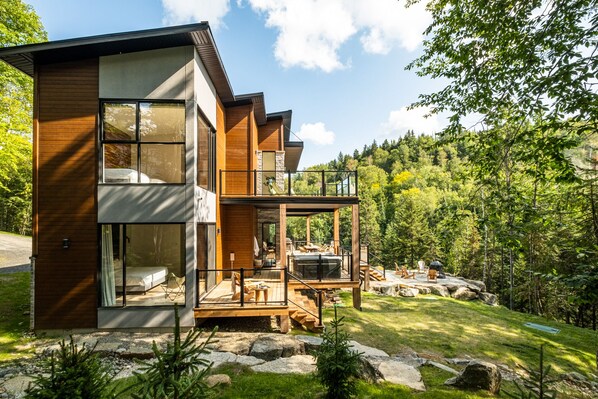 Terrace/patio - Ohana Chalet | Luxurious Property | Hot tub / Tremblant Living (La Conception)
