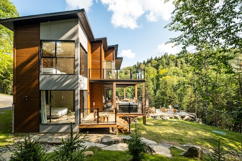 Ohana Chalet | 4 Luxury Suites | Hot Tub, 3800 sq.ft Secluded Luxury Chalet