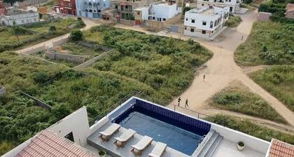 Apartment with swimming pool at the top