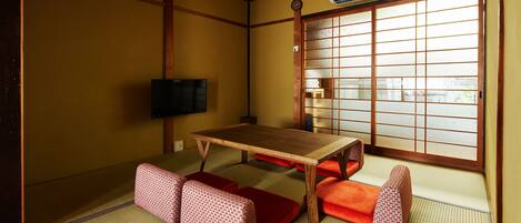 Televisi layar datar 32-inci dengan saluran TV digital dan TV