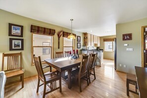 Townhome, 2 Bedrooms | Private kitchen