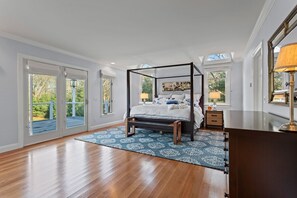 5 bedrooms, desk, iron/ironing board, free WiFi