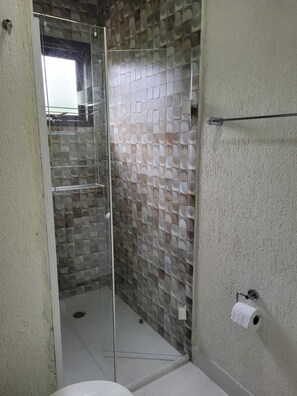 Ducha, jabón, papel higiénico