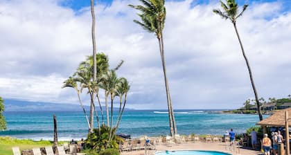 Sophisticated Stay | Napili Shores Oceanfront Studio A106