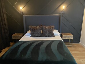2 bedrooms, iron/ironing board, free WiFi, bed sheets - Bohemian Sunrise  (Englewood)