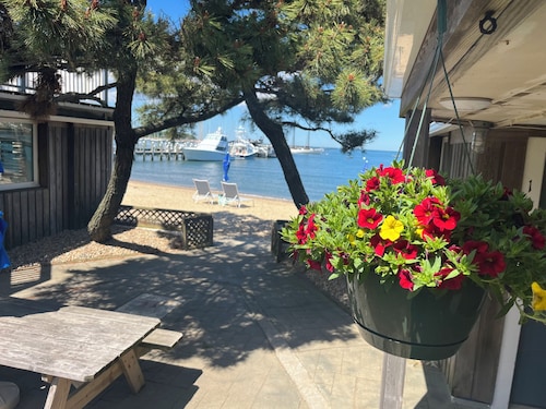 Vineyard Harbor Motel - Private Beach