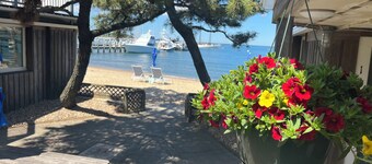 Vineyard Harbor Motel - Private Beach