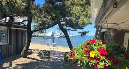 Vineyard Harbor Motel - Private Beach