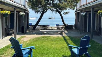 Beach Deck Room | Courtyard view