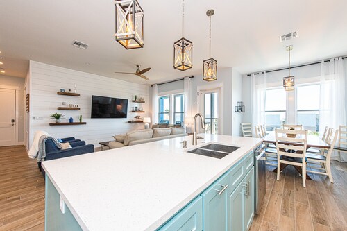 The Blue Marlini- Ocean view! Private Heated Pool! Mini Golf! Cart! Garage A/C!