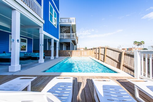 The Blue Marlini- Ocean view! Private Heated Pool! Mini Golf! Cart! Garage A/C!