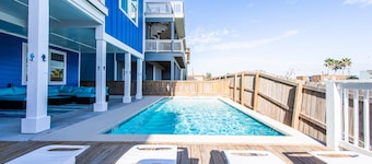 The Blue Marlini- Ocean view! Private Heated Pool! Mini Golf! Cart! Garage A/C!