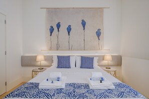 1 bedroom, iron/ironing board, free WiFi, bed sheets - Boutique Rentals- Flores Terrace downtown (Porto)