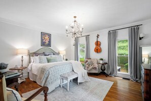 4 Schlafzimmer, Zimmersafe, Schreibtisch, Bügeleisen/Bügelbrett