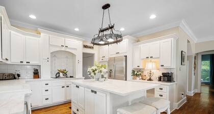 French Farmhouse-Leipers Fork- Countryside -Views!