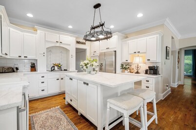 French Farmhouse-Leipers Fork- Countryside -Views!