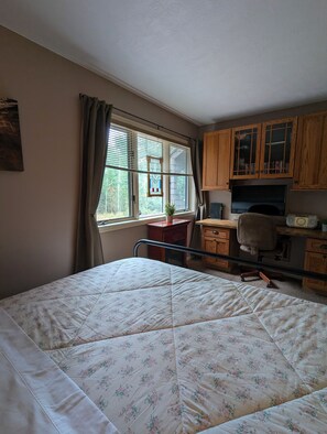 1 bedroom, desk, free WiFi, bed sheets