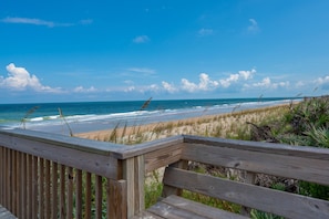 On the beach - New Furnishings, Direct Oceanfront Corner Unit 721! (Palm Coast)