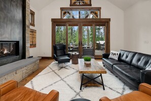 Smart TV, fireplace, ping pong