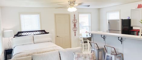 1 chambre, fer et planche à repasser, Wi-Fi, draps fournis