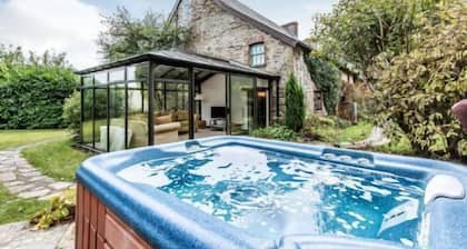 The Farmhouse - perfect for families to share, private hot-tub and fabulous shared leisure facilitie