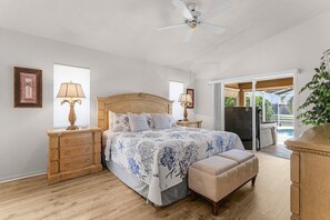 3 bedrooms, desk, iron/ironing board, travel cot