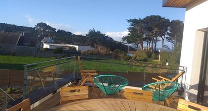 Maison neuve, lumineuse, spacieuse. A 150 m de la plage et 400 m du port. 8 lits