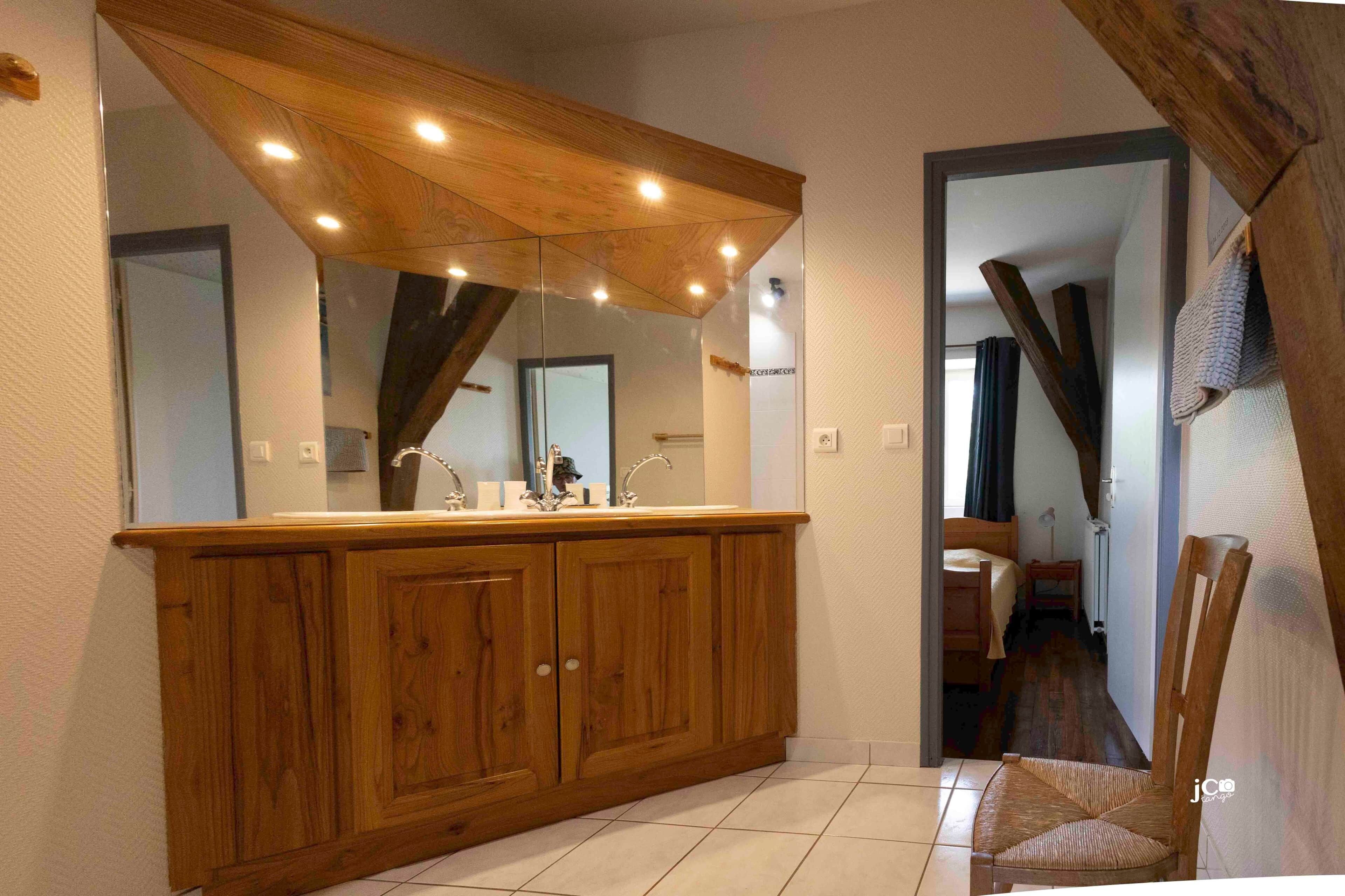 10 bedrooms, iron/ironing board, WiFi