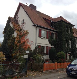 Exterior - Schöne Dachwohnung mit Klimaanlage in der Tiergartensiedlung (Erfurt)