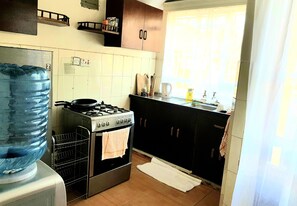 Kühlschrank, Mikrowelle, Ofen, Wasserkocher