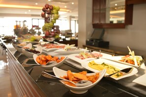 Daily continental breakfast (BWP 165 per person)