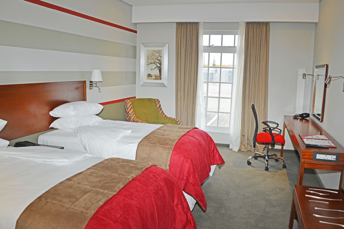 standard twin room | minibar, in-room safe, desk, laptop workspace