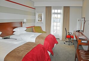 Standard Twin Room | Minibar, in-room safe, desk, laptop workspace - Indaba Lodge Gaborone (Gaborone)