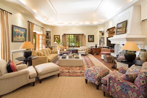 TV, caminetto, tavolo da ping pong