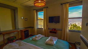 Egyptian cotton sheets, premium bedding, minibar, desk