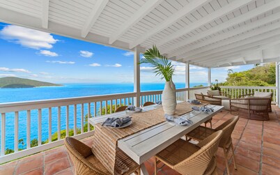 Wild Ginger Villa - Luxury 5br w/ Pool, 2 Kitchens and Unlimited Ocean Views