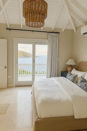 5 bedrooms, desk, iron/ironing board, travel crib