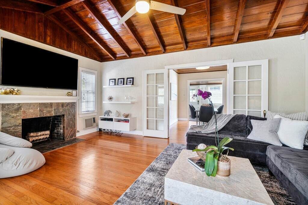PRIME LOCATION! Beautiful centrally located home in Delray Beach