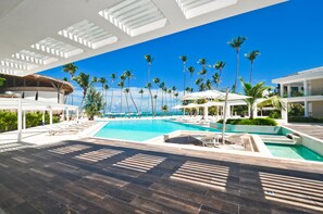 Outdoor pool - Gorgeous 3 bedroom condo in a  beachfront Community (Punta Cana)