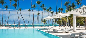 Gorgeous 3 bedroom condo in a  beachfront Community