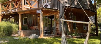 Cozy Black Hills retreat: Nature and adventure await.