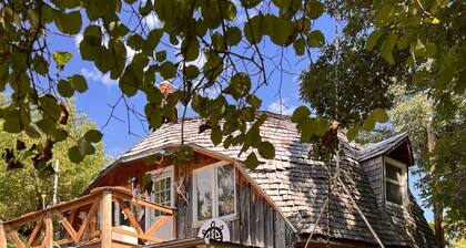 Cozy Black Hills retreat: Nature and adventure await.