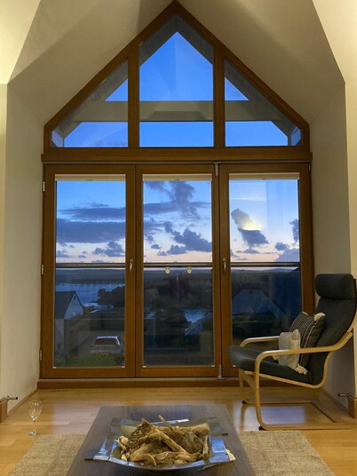 Stunning spacious house incredible views to estuary sleeps 6 pet, near St Mawes