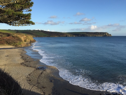 Stunning spacious house incredible views to estuary sleeps 6 pet, near St Mawes