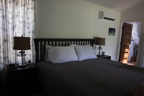 1 bedroom, iron/ironing board, free WiFi, bed sheets - The Twig in Poetry (Royse City)