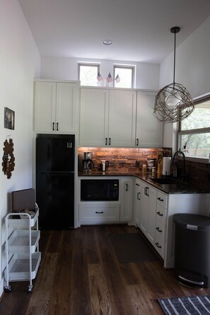 Fridge, microwave, coffee/tea maker, electric kettle - The Twig in Poetry (Royse City)