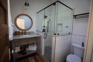 Shower, hair dryer, towels, soap - The Twig in Poetry (Royse City)