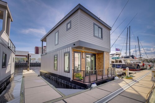 Unique Houseboat in Port City Marina Wilmington, NC Reviews, Deals u0026 Photos  2023 - Expedia