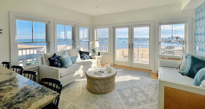 Modern Beachfront Condo, Gorgeous Views and Centrally Located